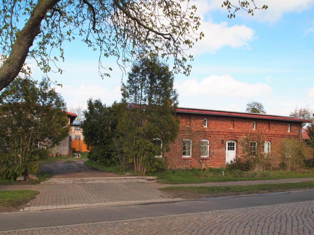 Neu Fewo Im Bauernhaus Mit Idyllischem Innenhof Und Naturgarten Mesekenhagen Exterior foto